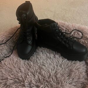 Forever 21 size 6 lace up boots